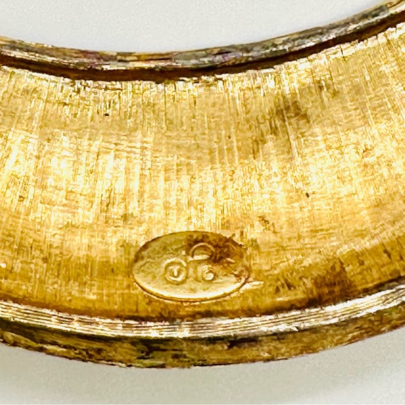 🔥 RARE Vintage Modernist Gold Tone Enameled Omega Necklace. - Picture 8 of 15